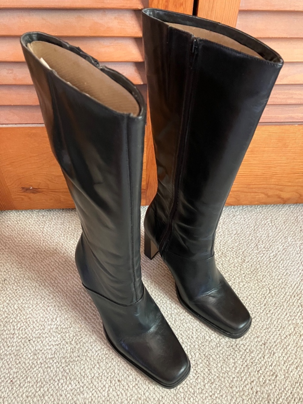 Women's White Mounain black leather knee-high block heel boots 7 M